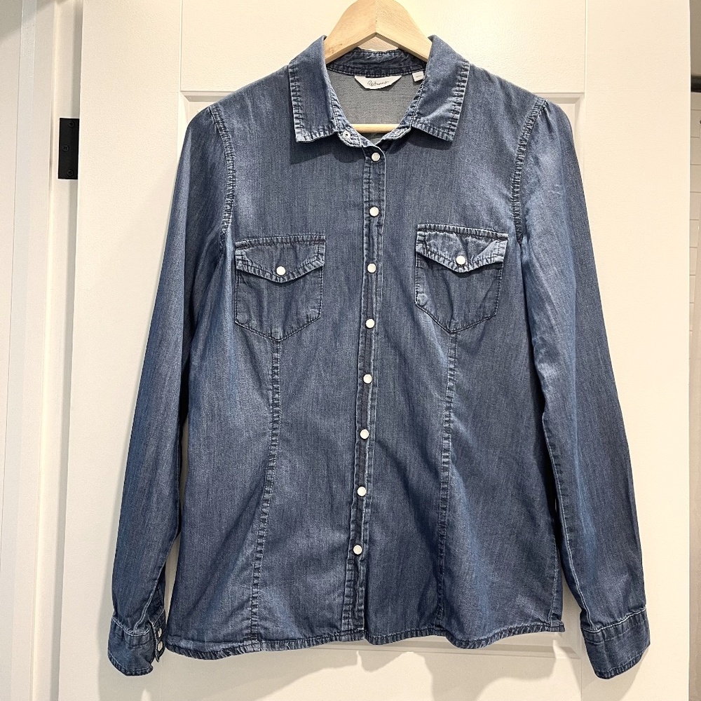 Reitmans Denim Button-Down Shirt Size M